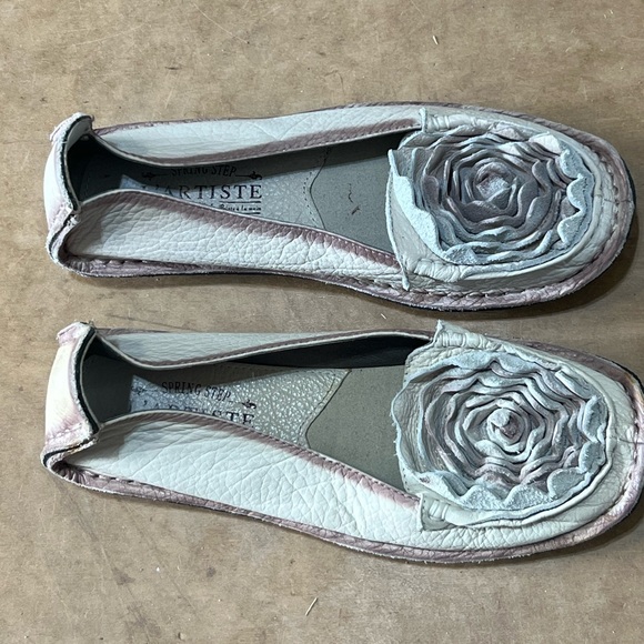 L’Artiste Spring Step Leather Floral Rose Slip On Flats - Picture 3 of 11